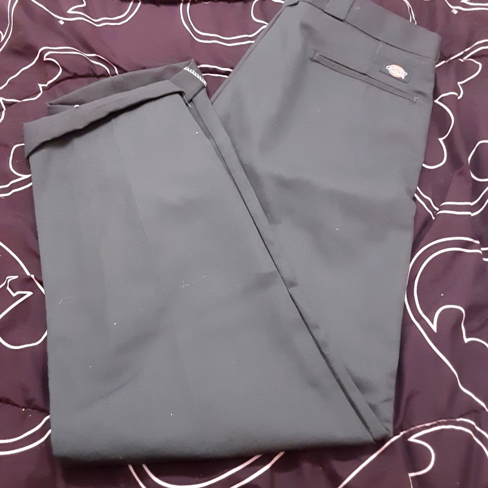 Never worn Dickies Olive green pants (no tag but never worn) size 36X34